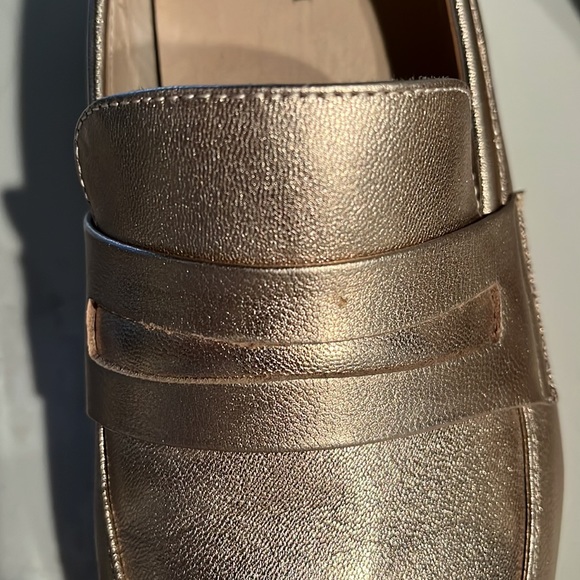Ladies Size 38 Leather Loafer in Gold - Picture 7 of 10